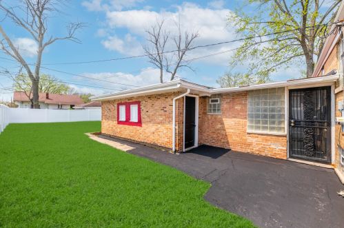 2500 11 Ave, Broadview IL 60155-4814 exterior