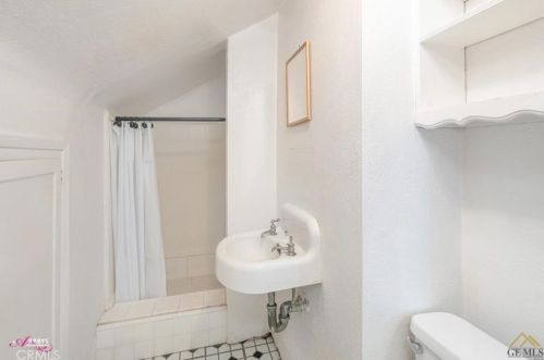 2400 Pacific Dr, Bakersfield CA 93306-4158 exterior