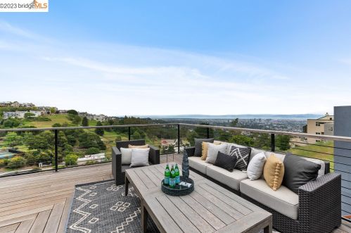 1550 Grand View Dr, Berkeley CA 94705-1637 exterior