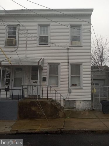 85 Chase St, Trenton, NJ 08638-4205