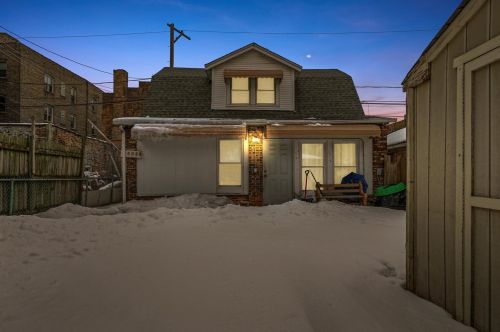 6638 Albany Ave, Chicago, IL 60629-2908