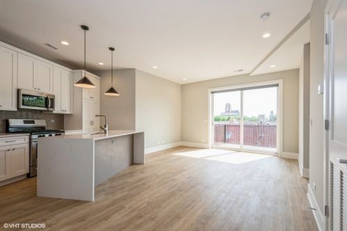 1924 Byron St, Chicago, IL 60613-2732