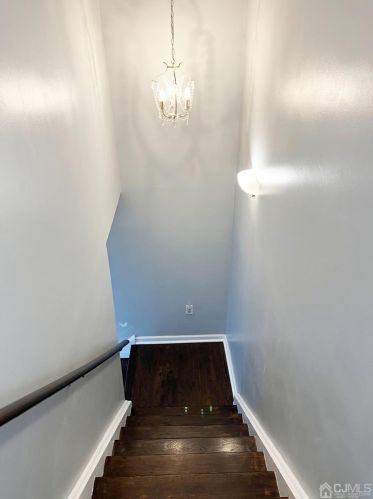 350 Old Post Rd, Edison NJ  08817-4644 exterior