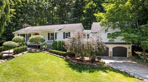 631 Fairbrook St, Northville, MI 48167-1341