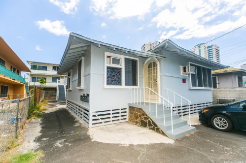 731 Paani St, Honolulu HI 96826-4223 exterior