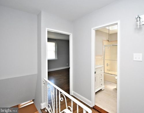 8721 Jackson St, Philadelphia PA 19145-2427 exterior