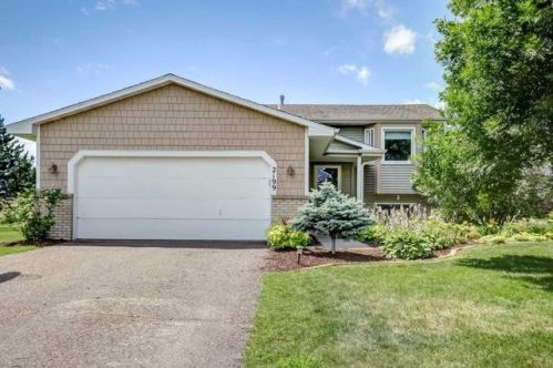 2199 Grimm Rd, Chaska, MN 55318-2871
