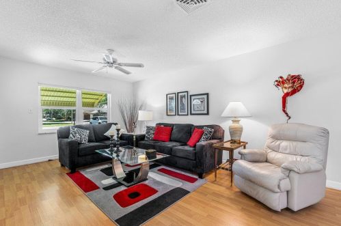 5096 Kinswood Rd, Boynton Beach FL 33437-1304 exterior