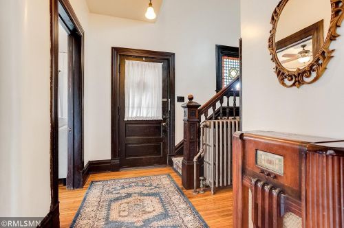 381 Case Ave, Saint Paul MN 55106-3527 exterior