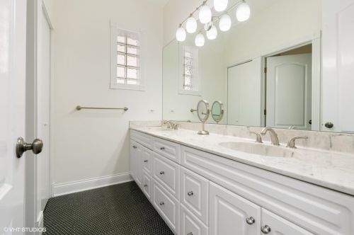 3705 Magnolia Ave, Chicago IL 60660-1496 exterior