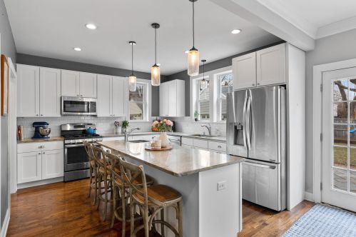 6040 Shoreland Ave, Milwaukee, WI 53217-4661