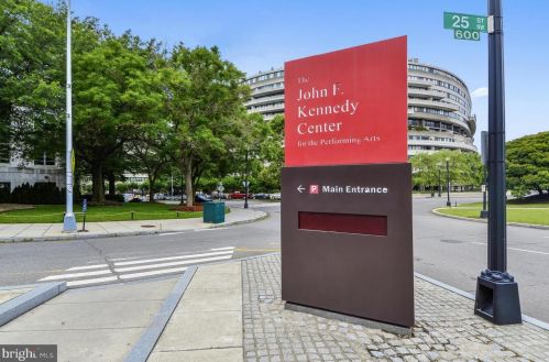 950 25th St, Washington DC  20037-2137 exterior