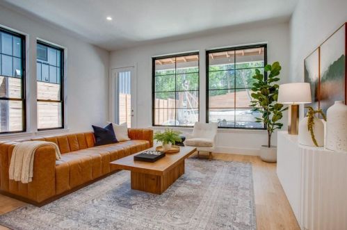 1218 Haines, Dallas TX 75208-4104 exterior