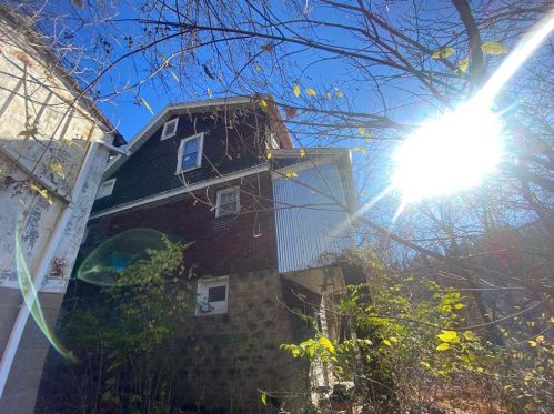 4870 Giddings St, Pittsburgh, PA 15207-1227