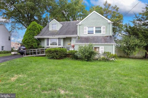 7 Baltusrol St, Trenton, NJ 08690-1601