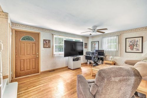 15 Cardinal Dr, Wallingford CT  06492-4862 exterior