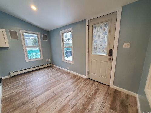 40 4th St, Valley Stream NY  11581-1213 exterior