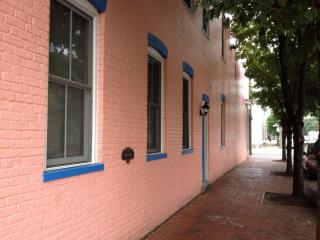 1301 Main St, Richmond VA  23220-4832 exterior