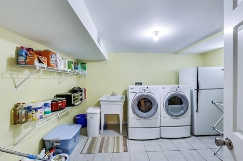 6098 Caldwell Ave, Chicago IL 60646-4111 exterior