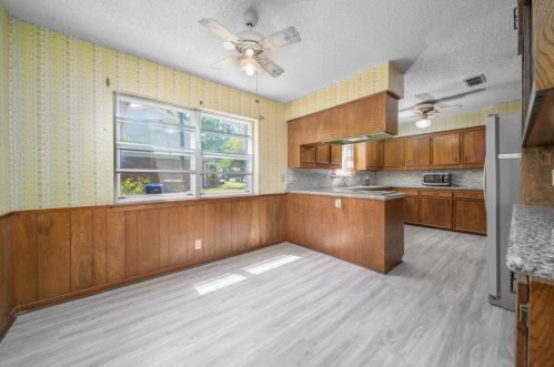 241 Normal Park Dr, Huntsville TX 77320-3438 exterior