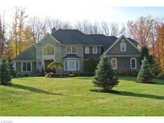 585 Club Dr, Aurora, OH 44202-6304