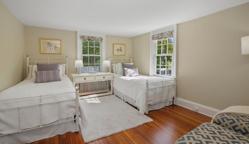 88 Kings Hwy, Westport CT 06880-2422 exterior