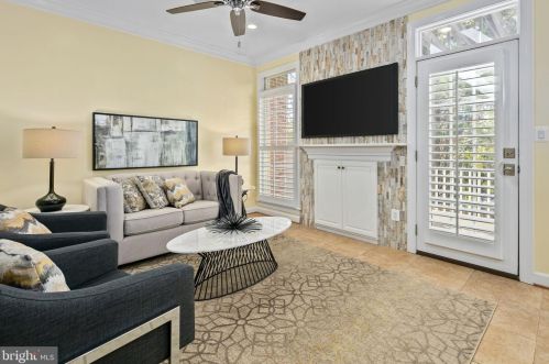 1822 Fonthill Ct, Mc Lean VA 22102-4792 exterior