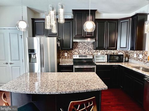 417 Charles Ave, Hanover, PA 17331-3354