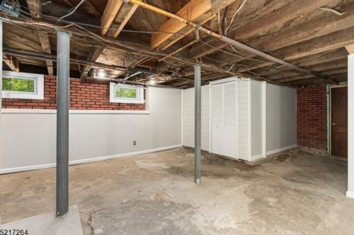 33 Mendes St, Parsippany NJ 07834-1216 exterior