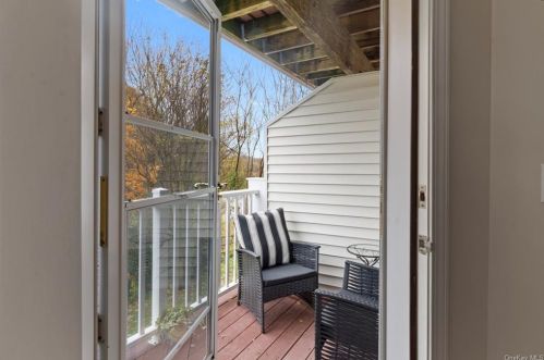 114 Viewpoint Ter, Peekskill NY 10566-6209 exterior