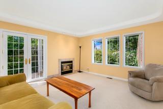 19058 21st Ave, Seattle, WA 98155-2402