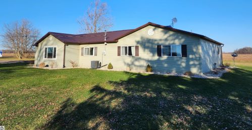 5427 Walton Rd, Shepherd, MI 48883-9324