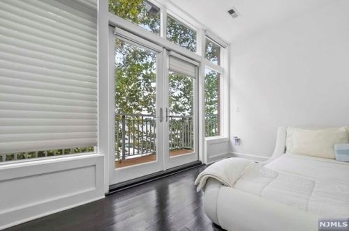 9 Vela Way, Edgewater NJ 07020-1564 exterior