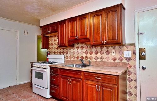 206 Brookside Ave, Irvington NJ 07111-3302 exterior