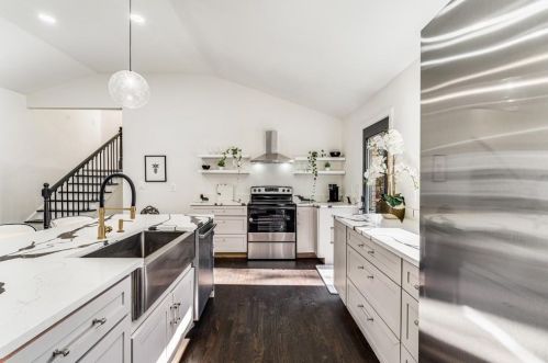 2264 Baker Rd, Atlanta GA 30318-6221 exterior