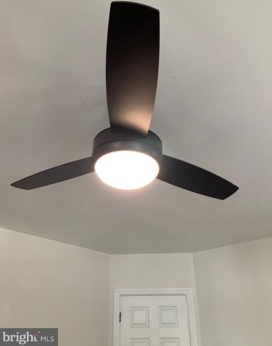 9407 Colesville Rd, Silver Spring MD 20901-4819 exterior