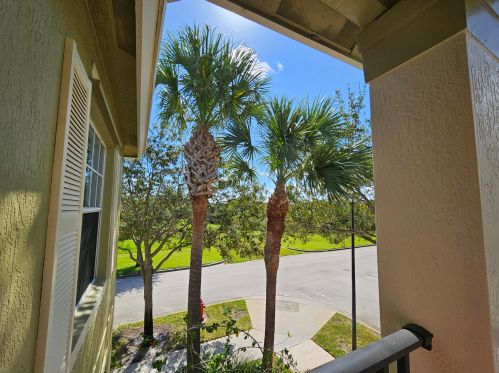 2125 Glen Ridge Dr, Fort Pierce FL  34952-8023 exterior