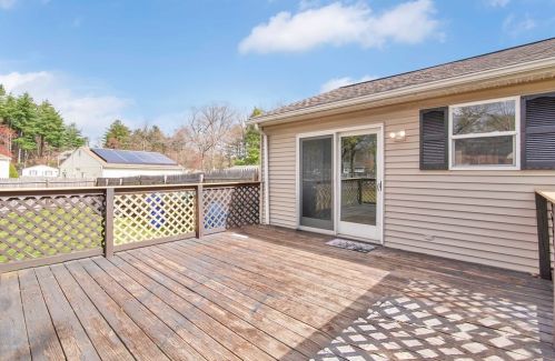 105 Joan St, Springfield MA  01129-1533 exterior