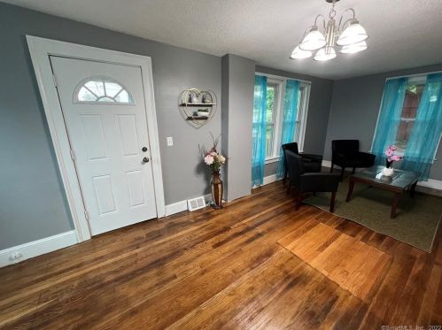 135 Autumn St, Manchester CT  06040-5519 exterior