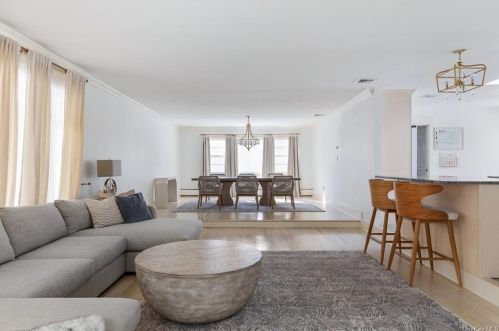 59 Arbor Ln, Huntington Station NY 11746-5129 exterior