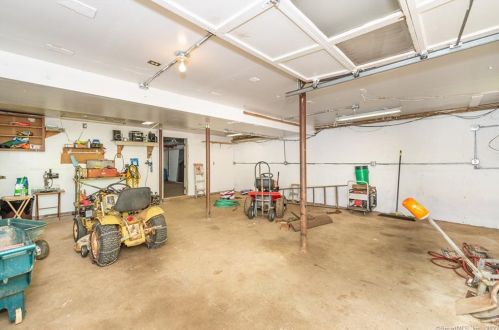 210 Geer Rd, Exeter CT 06249-2604 exterior