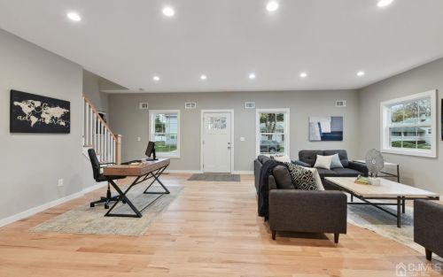 13 Albany St, Edison NJ  08837-3223 exterior