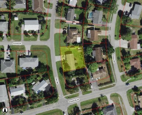 4656 Capri Dr, Naples FL exterior