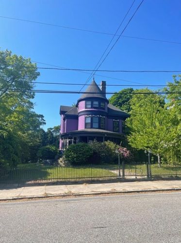 215 Carrington Ave, Woonsocket, RI 02895-4535