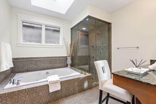 4142 Rockwell St, Chicago IL 60647-5218 exterior