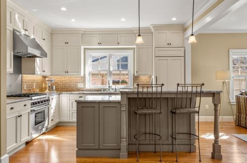 120 Pleasant St, Newton MA 02459-1810 exterior