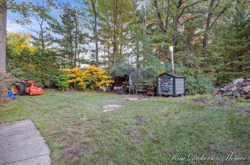 1404 Wolf Lake Rd, Meskegon MI 49442-1948 exterior