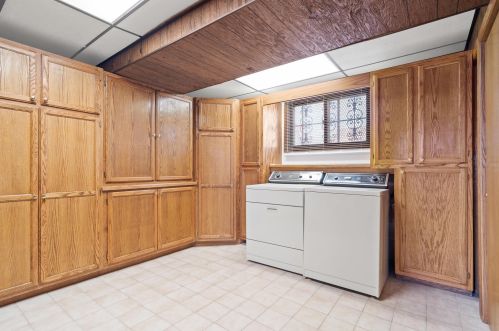 2004 Division St, Manitowoc WI 54220-6029 exterior