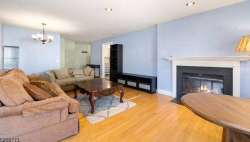 124 Exeter Ct, Piscataway NJ  08854-2178 exterior