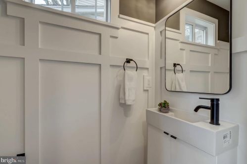 2718 17th St, Washington DC 20003-3123 exterior